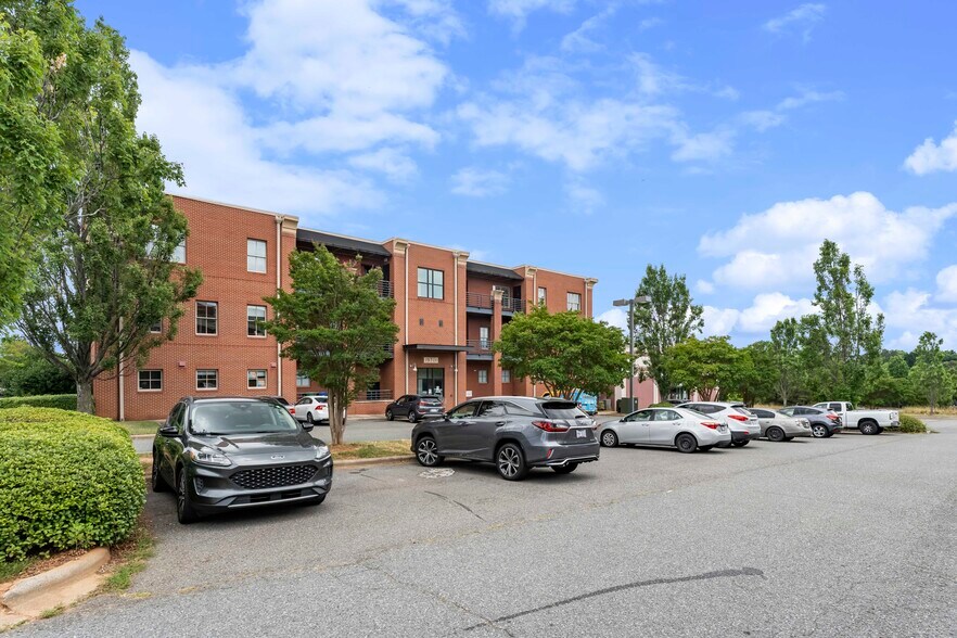 More Photos Of 19701 Bethel Church Rd, Cornelius Office For Sale