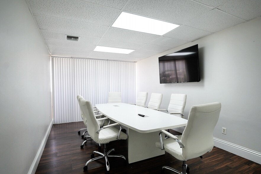 More Photos Of 2826 E Oakland Park Blvd, Fort Lauderdale Office For Sale
