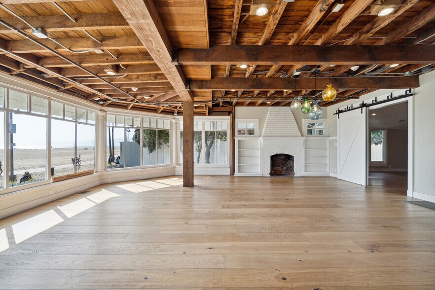 More Photos Of 523 Ocean Front Walk, Venice Storefront Retail Office For Lease