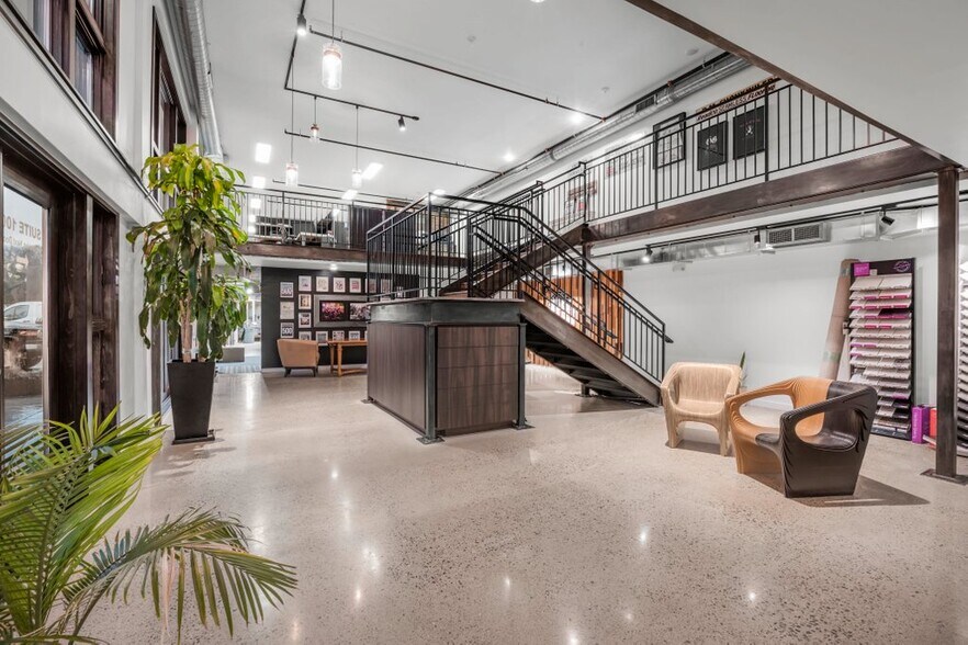 More Photos Of 810 N Lilac Dr, Golden Valley Office For Lease