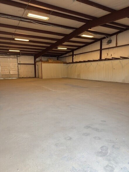 More Photos Of 1600 S Main St, Mcalester Industrial For Lease