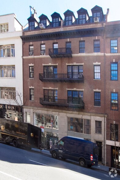 More Photos Of 823-825 Madison Ave, New York General Retail For Lease