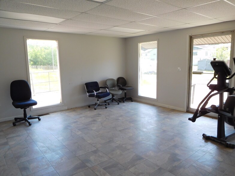 More Photos Of 212 Flint St, Clarksburg Service For Lease