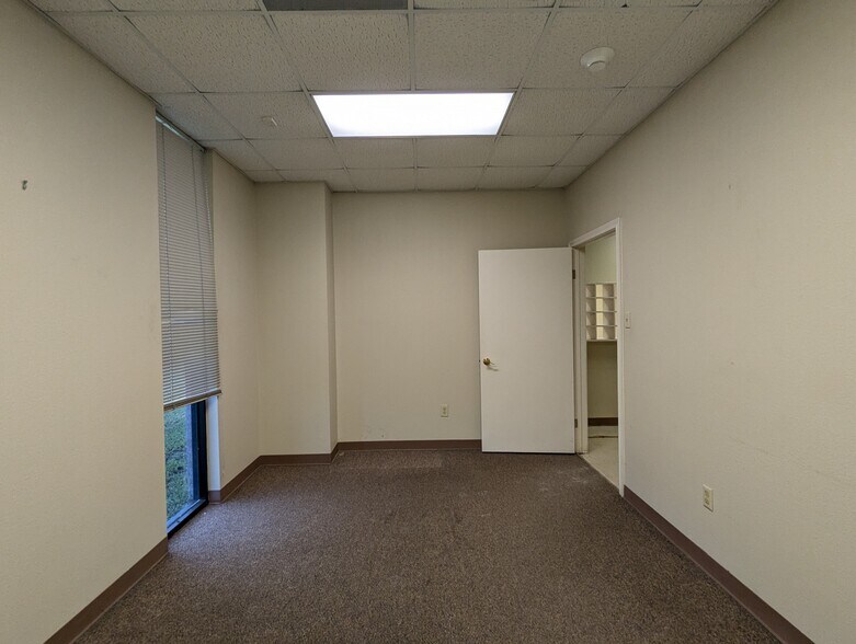 More Photos Of 6095 College St, Beaumont Office For Sale