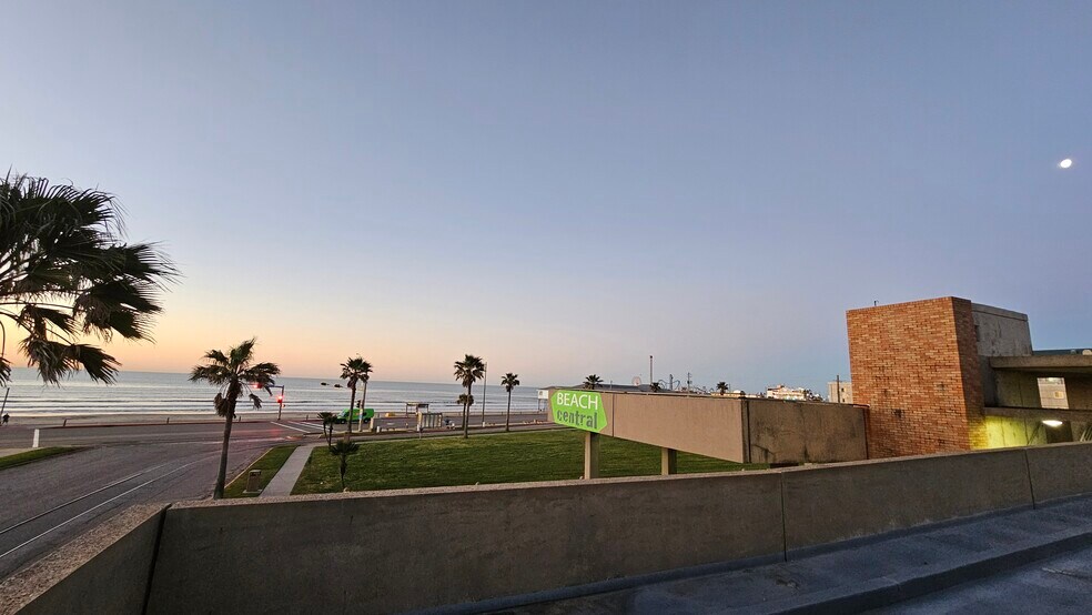 More Photos Of 2102 Seawall Blvd, Galveston Land For Sale