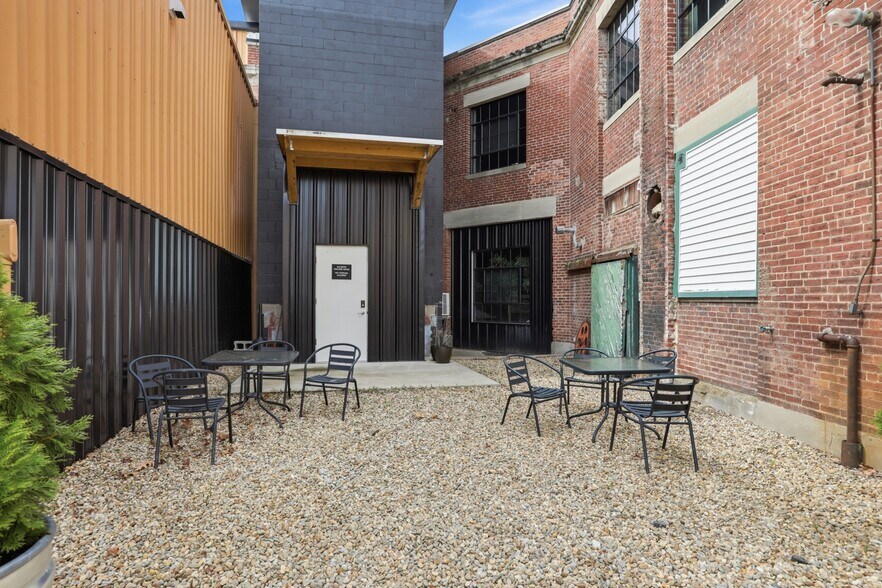 More Photos Of 6 Chestnut St, Amesbury Office For Lease