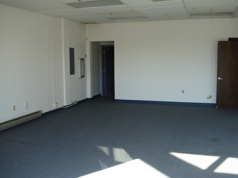 More Photos Of 3700 Woodland Dr, Anchorage Flex For Sale