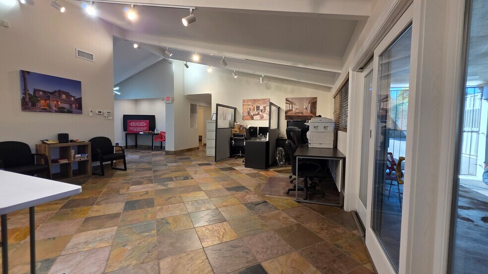 More Photos Of 3909 Vegas Dr, Las Vegas Office For Sale