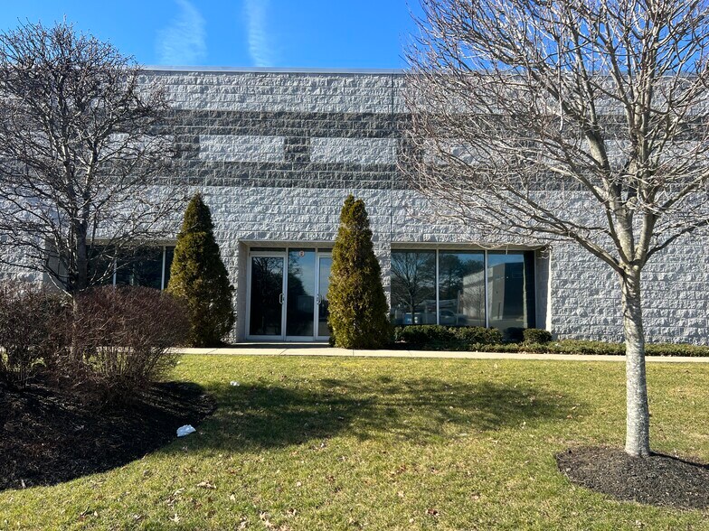 Primary Photo Of 16 Sawgrass Dr, Bellport Village Warehouse For Lease