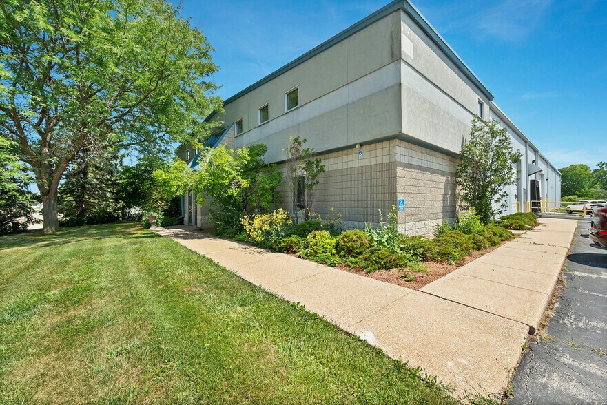 More Photos Of 1725 Suburban Dr, De Pere Manufacturing For Sale