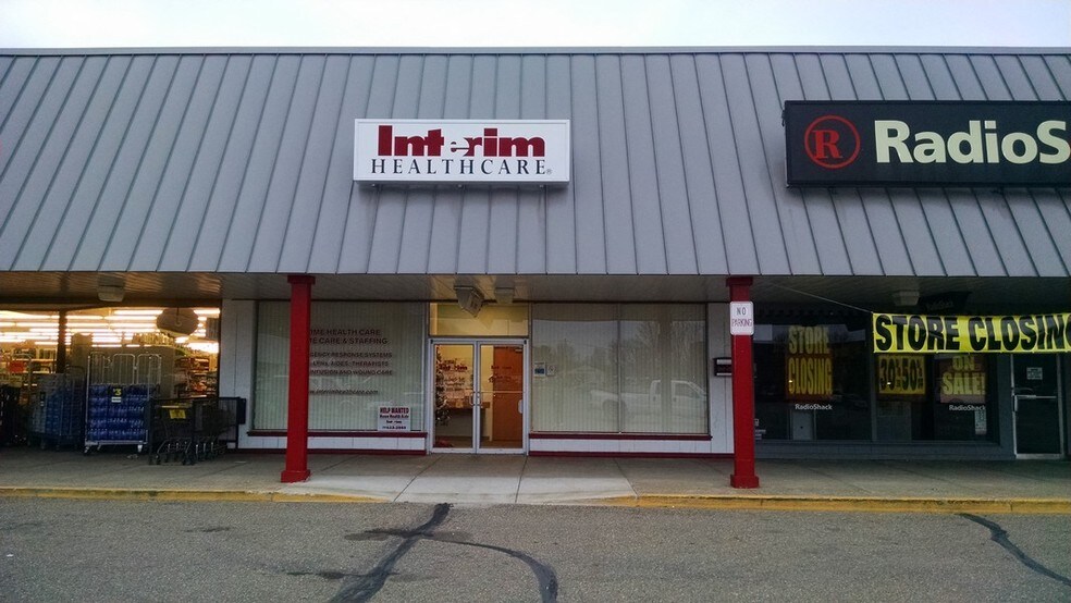 More Photos Of 300-499 Downtowner Plz, Coshocton General Retail For Sale