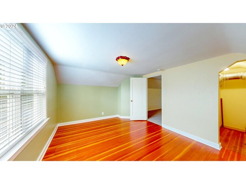 More Photos Of 905 Broadway St, Longview Specialty For Sale