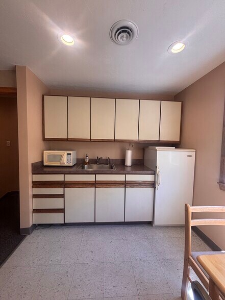 More Photos Of 811 Washington St, Pembroke Office For Sale