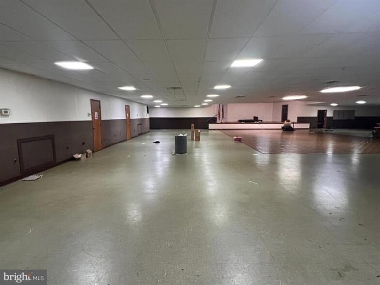 More Photos Of 80 Brady Ln, Lewistown Sports And Entertainment For Sale