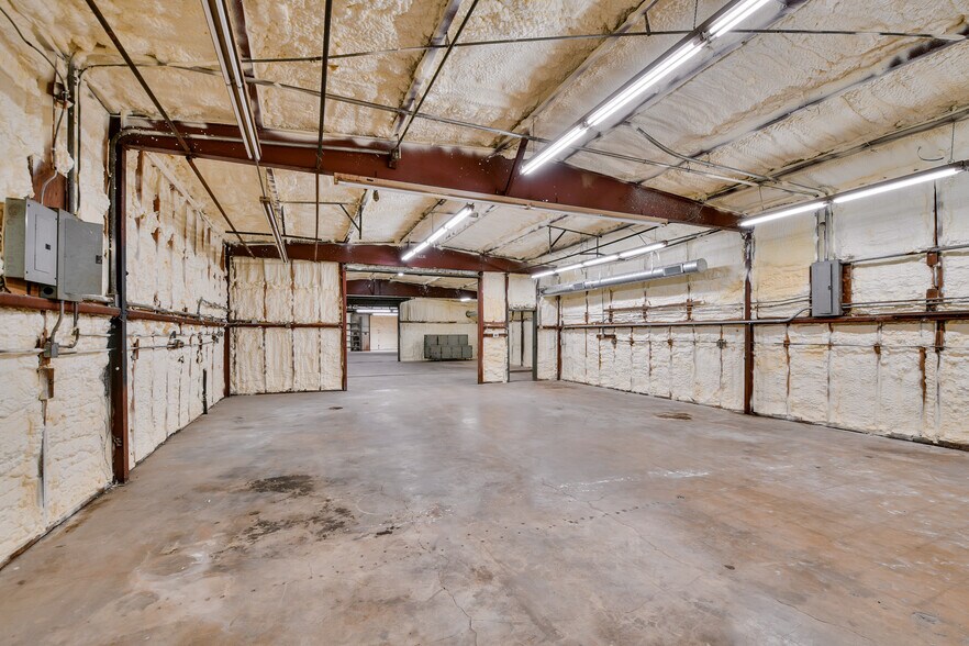 More Photos Of 3115 Sabine St, Forest Hill Warehouse For Sale