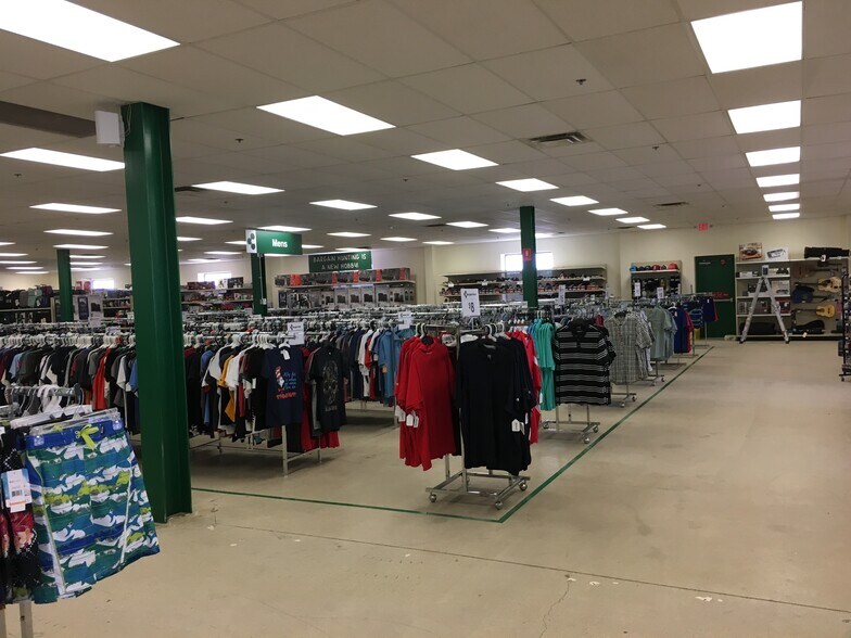 More Photos Of 8336 Springboro Pike, Miamisburg General Retail For Lease