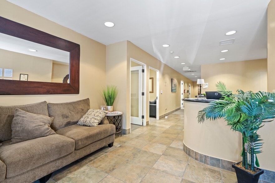 More Photos Of 1516 Brookhollow Dr, Santa Ana Medical For Lease