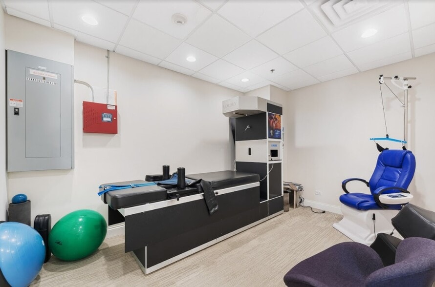 More Photos Of 230 E Ogden Ave, Hinsdale Medical For Lease