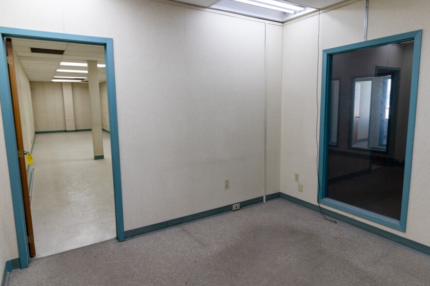 More Photos Of 4041 74th Ave SE, Calgary Warehouse For Lease