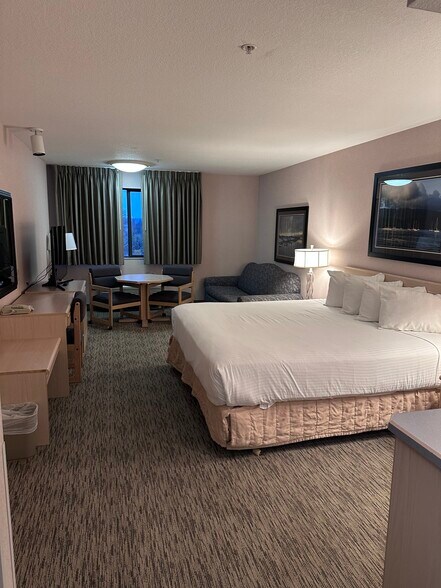 More Photos Of 1609 E Harbor St, Warrenton Hotel For Sale