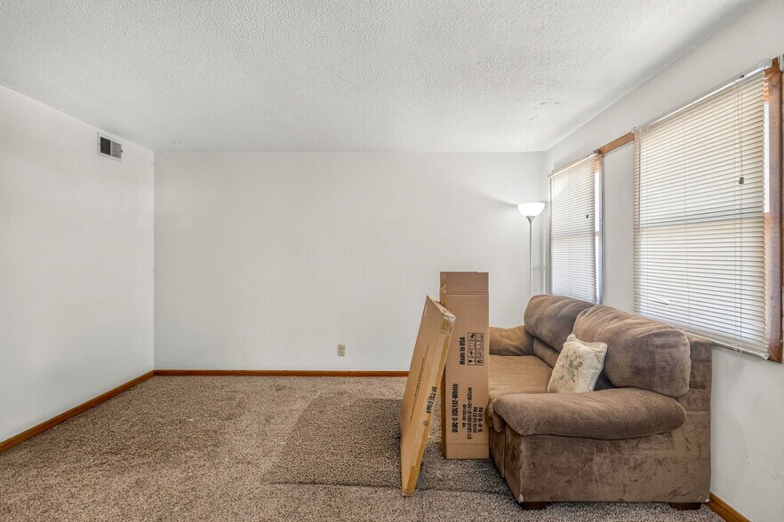 More Photos Of 875-885 25th St, Lincoln Apartments For Sale