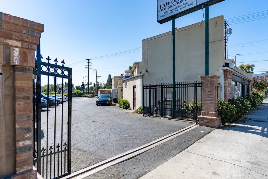More Photos Of 6000 Woodman Ave, Van Nuys Storefront Retail Office For Lease