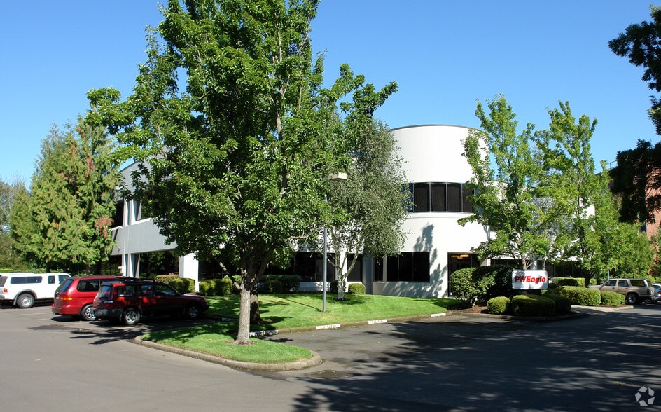 Primary Photo Of 1550 Valley River Dr, Eugene Office For Lease
