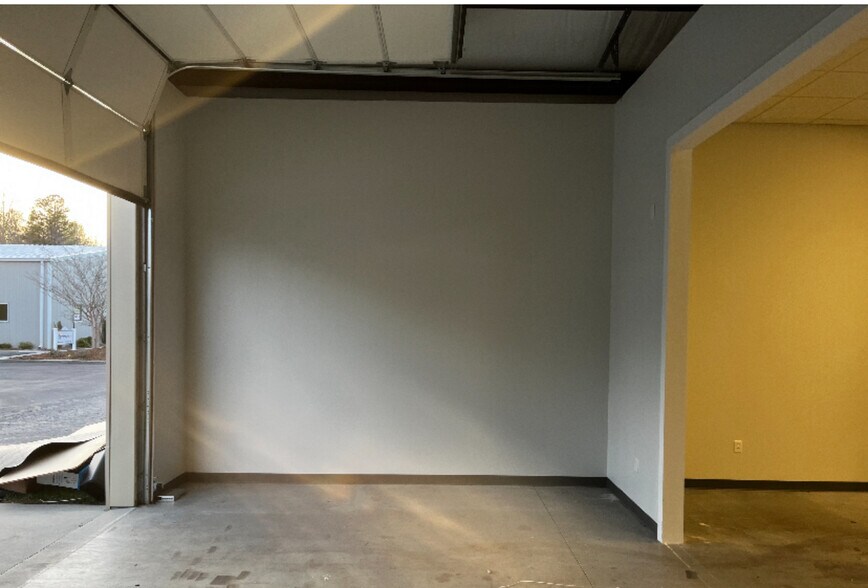 More Photos Of 232 Old Airport Rd, Fletcher Flex For Lease