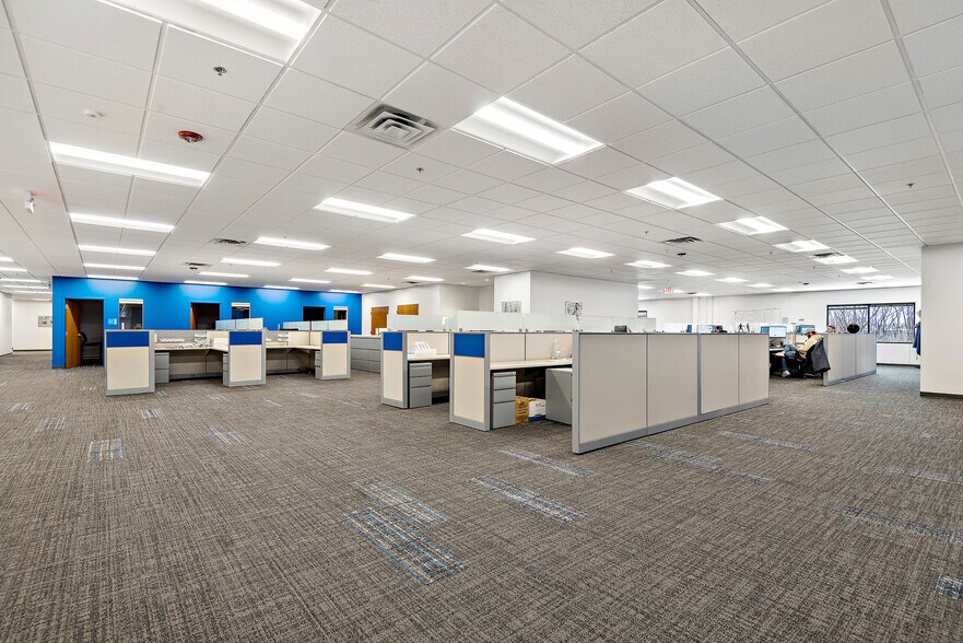 More Photos Of 8840-8880 Evergreen Blvd NW, Coon Rapids Manufacturing For Lease