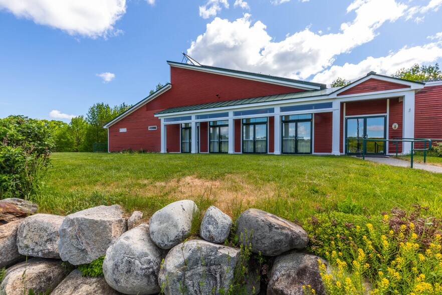 More Photos Of 11 Inn Rd, Hallowell Hospitality For Sale