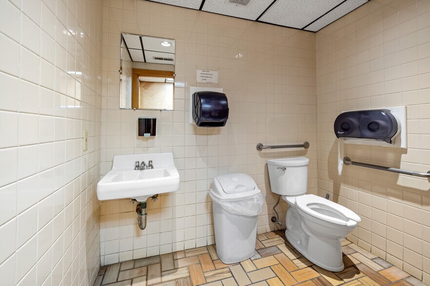 More Photos Of 733 Bedford St, Whitman Restaurant For Sale