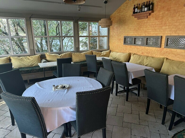 More Photos Of 70 W Crossville Rd, Roswell Restaurant For Sale