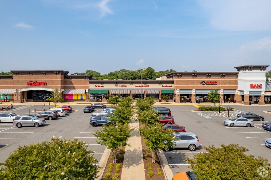 More Photos Of 510-550 E Market St, Leesburg Unknown For Lease