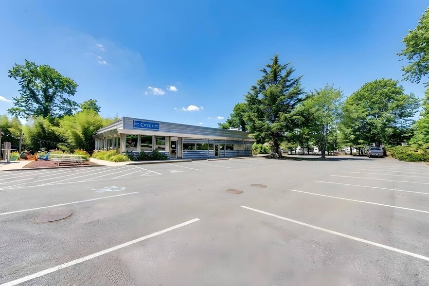 Primary Photo Of 74a Montauk Hwy, Amagansett Restaurant For Lease