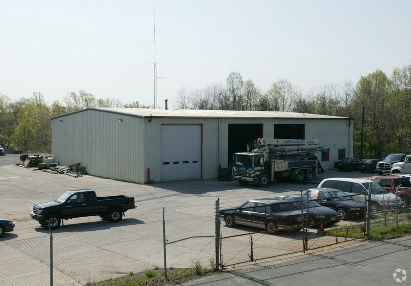 Primary Photo Of 16787 Interstate Dr, Dumfries Service For Lease