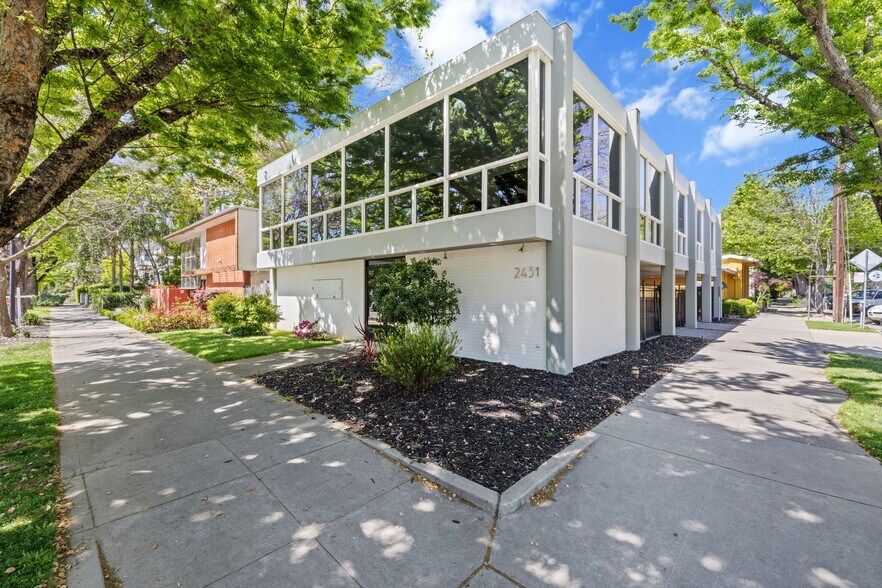 More Photos Of 2431 Capitol Ave, Sacramento Loft Creative Space For Lease