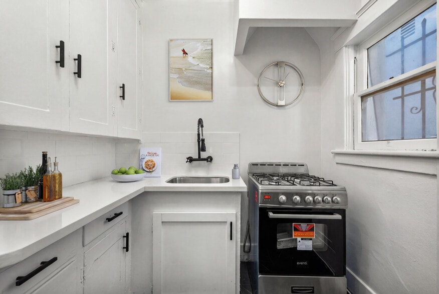 More Photos Of 623 E Broadway, Long Beach Apartments For Sale