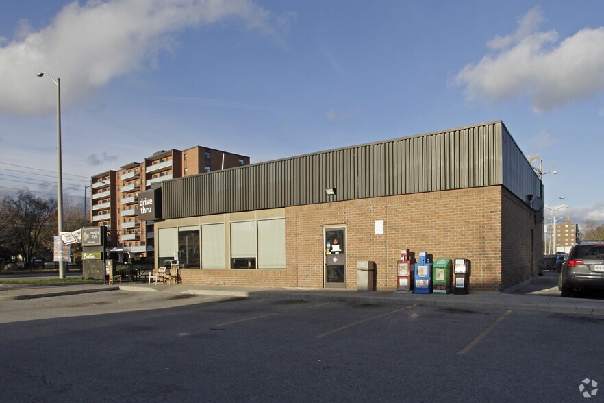 More Photos Of 364 Lakeshore Rd W, Mississauga General Retail For Sale