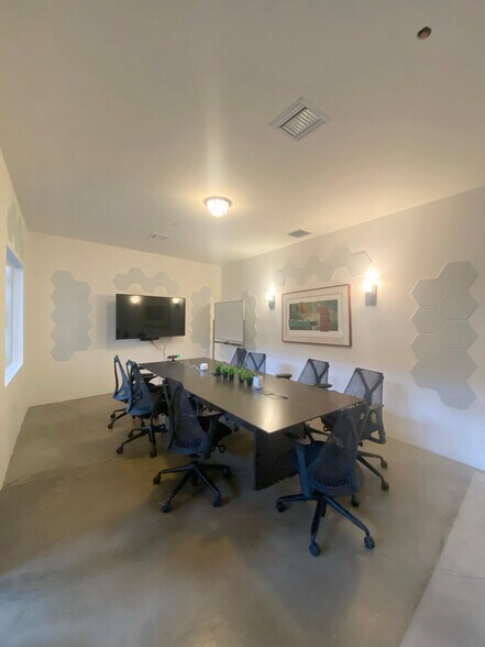 More Photos Of 210-226 Main St, Venice Storefront Retail Office For Lease