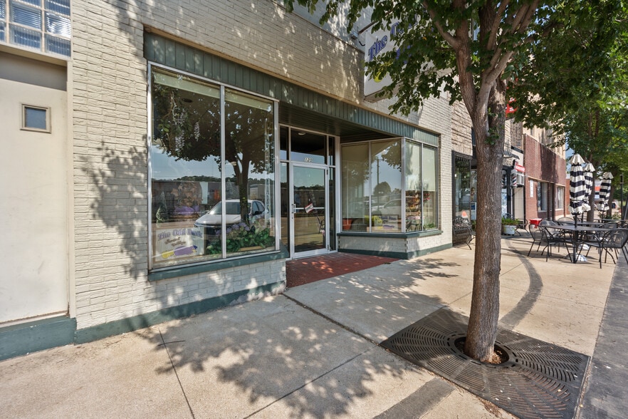 More Photos Of 120 N Main St, De Soto Storefront Retail Residential For Sale