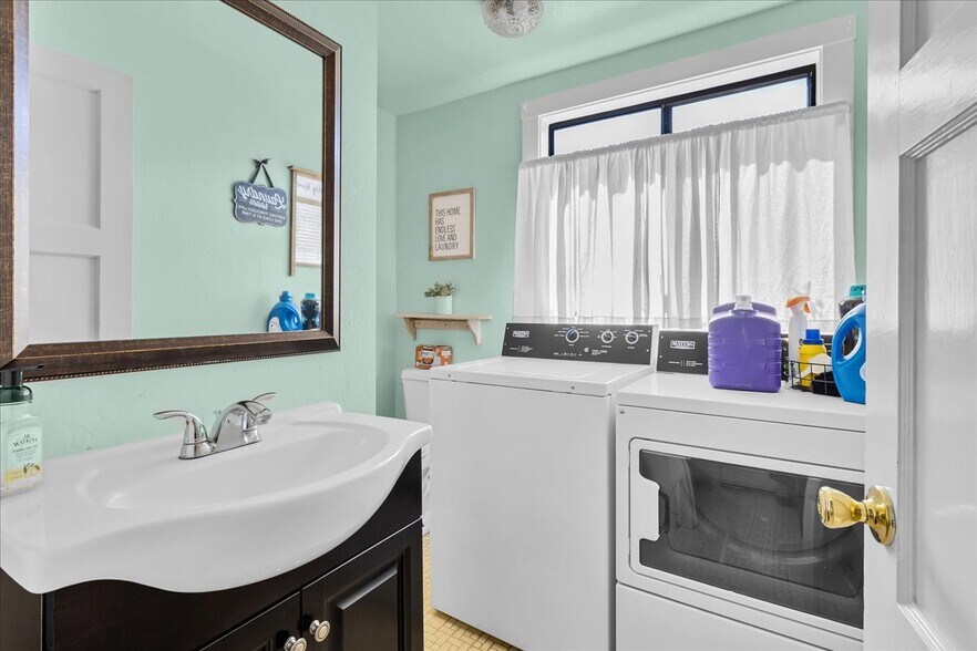 More Photos Of 1013 Front St, Soledad Hotel For Sale