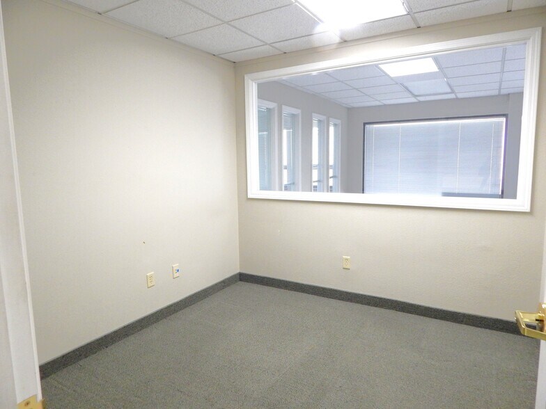 More Photos Of 2270 NW Aviation Dr, Roseburg Warehouse For Lease