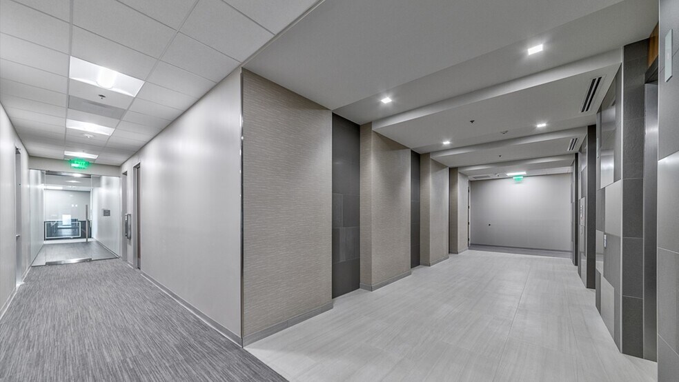 More Photos Of 900 W Bethany Dr, Allen Office For Lease