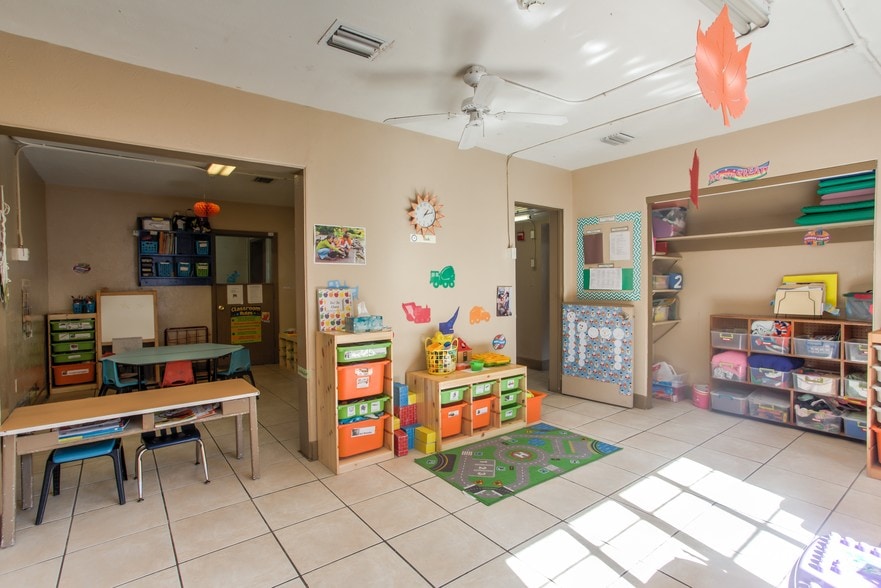 More Photos Of 2447 Raeford Rd, Orlando Daycare Center For Sale