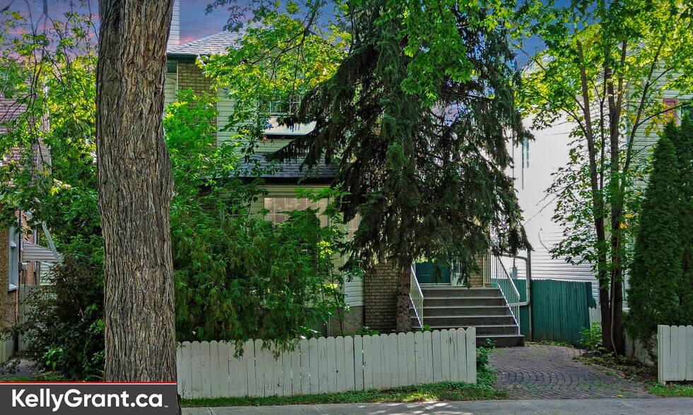 More Photos Of 10941 81 Av NW, Edmonton Dormitory For Sale