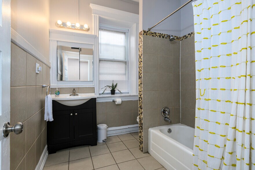 More Photos Of 4374-4382 W Pine Blvd, Saint Louis Office For Sale