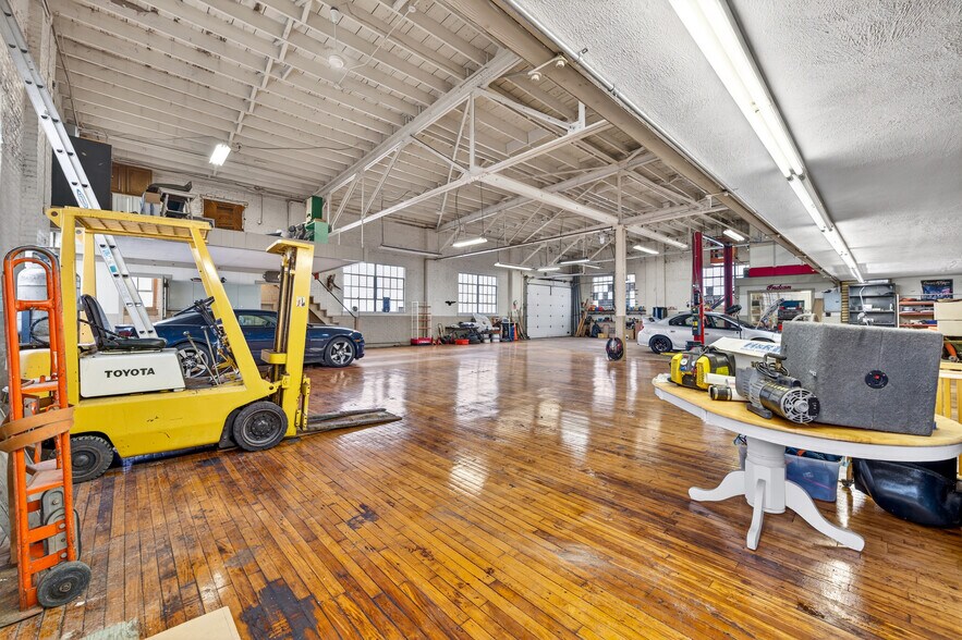 More Photos Of 28 S Moyer St, Emmaus Warehouse For Sale