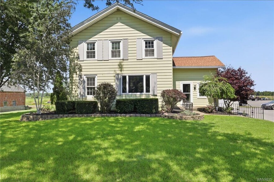 More Photos Of 3779 Lower Mountain Rd, Sanborn General Retail For Sale