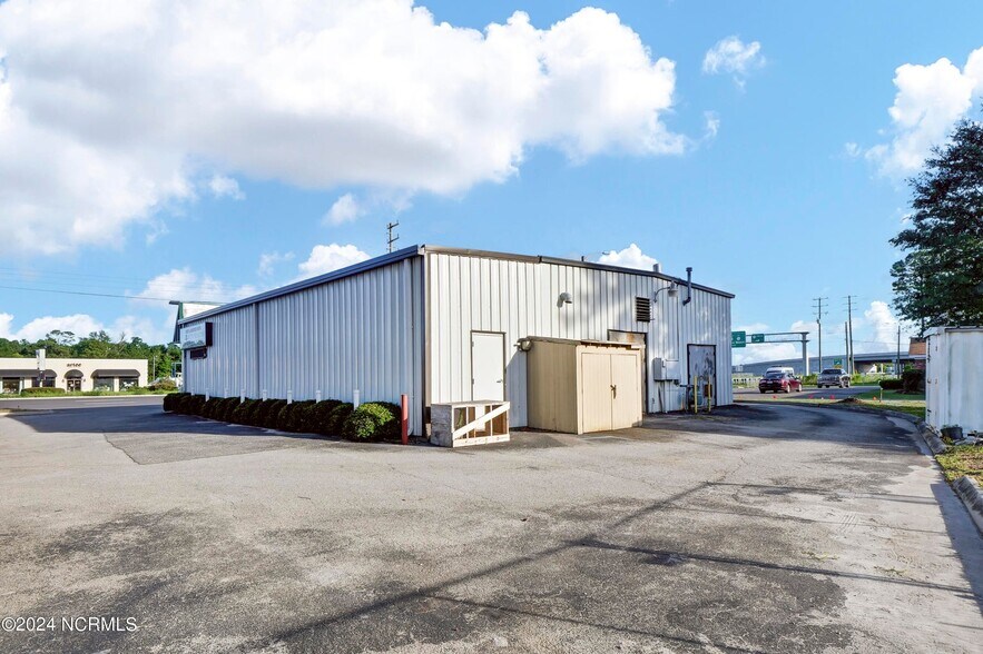 More Photos Of 7015 Market St, Wilmington Freestanding For Sale