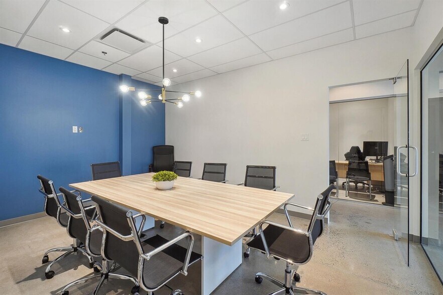 More Photos Of 1015-1037 Rue Des Forges, Terrebonne Industrial For Sale